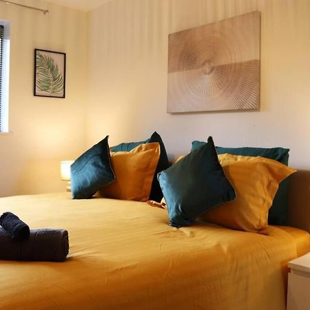 Cosy 3 Bedroom 2 Bathroom House With Parking Sheldon  エクステリア 写真
