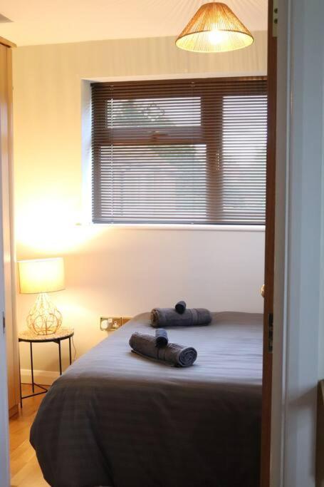 Cosy 3 Bedroom 2 Bathroom House With Parking Sheldon  エクステリア 写真