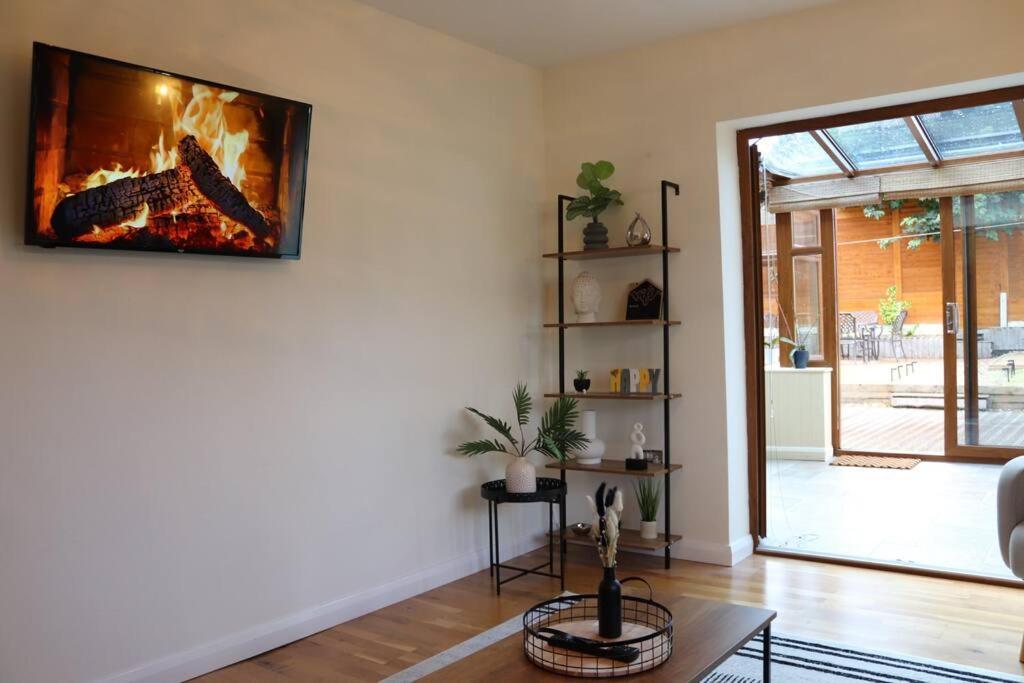 Cosy 3 Bedroom 2 Bathroom House With Parking Sheldon  エクステリア 写真
