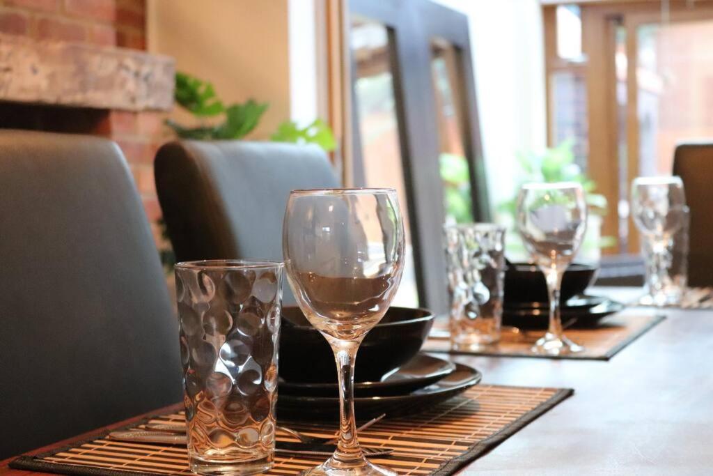 Cosy 3 Bedroom 2 Bathroom House With Parking Sheldon  エクステリア 写真