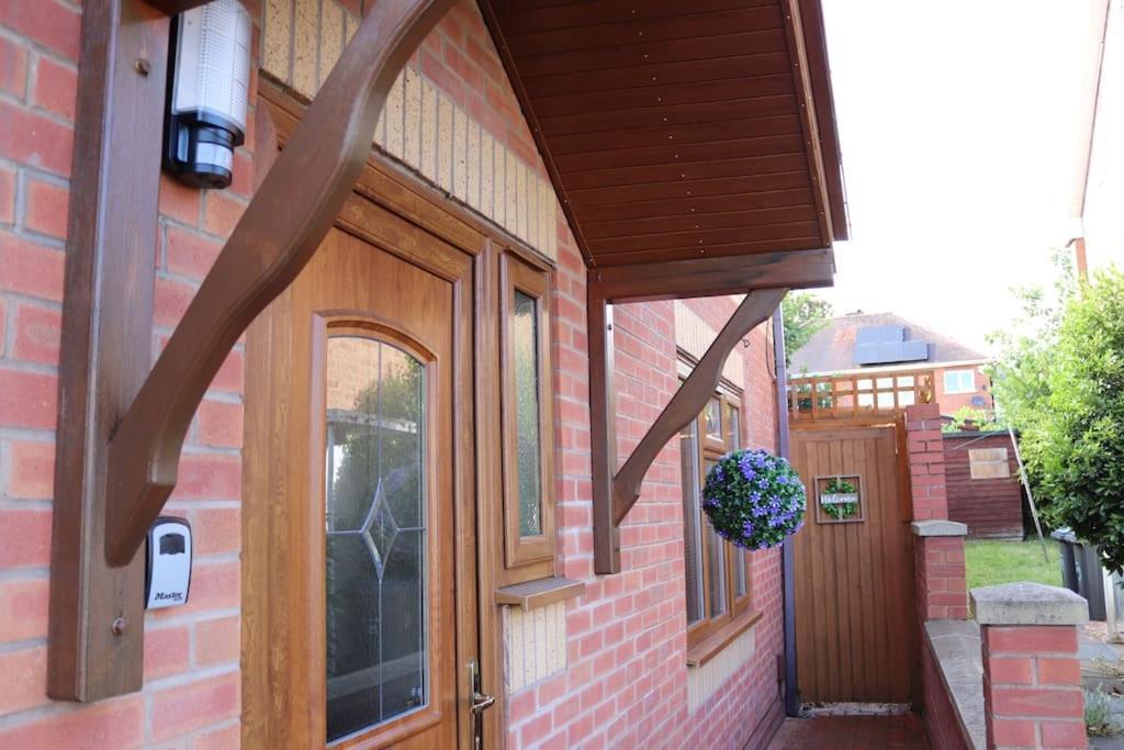 Cosy 3 Bedroom 2 Bathroom House With Parking Sheldon  エクステリア 写真